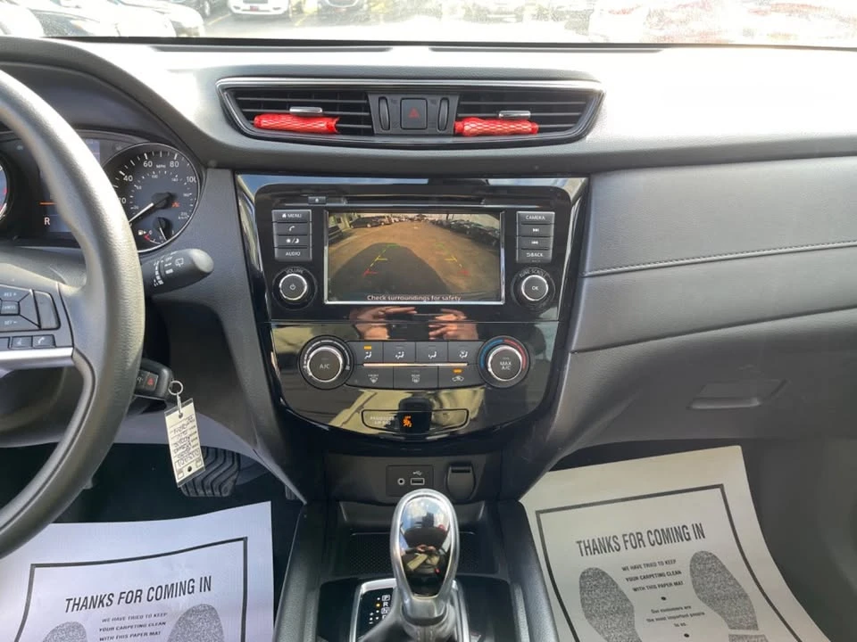 2020 Nissan Rogue - Image 15 of 19
