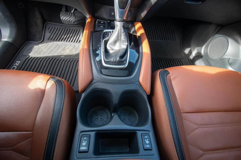 2020 Nissan Rogue - Image 11 of 17