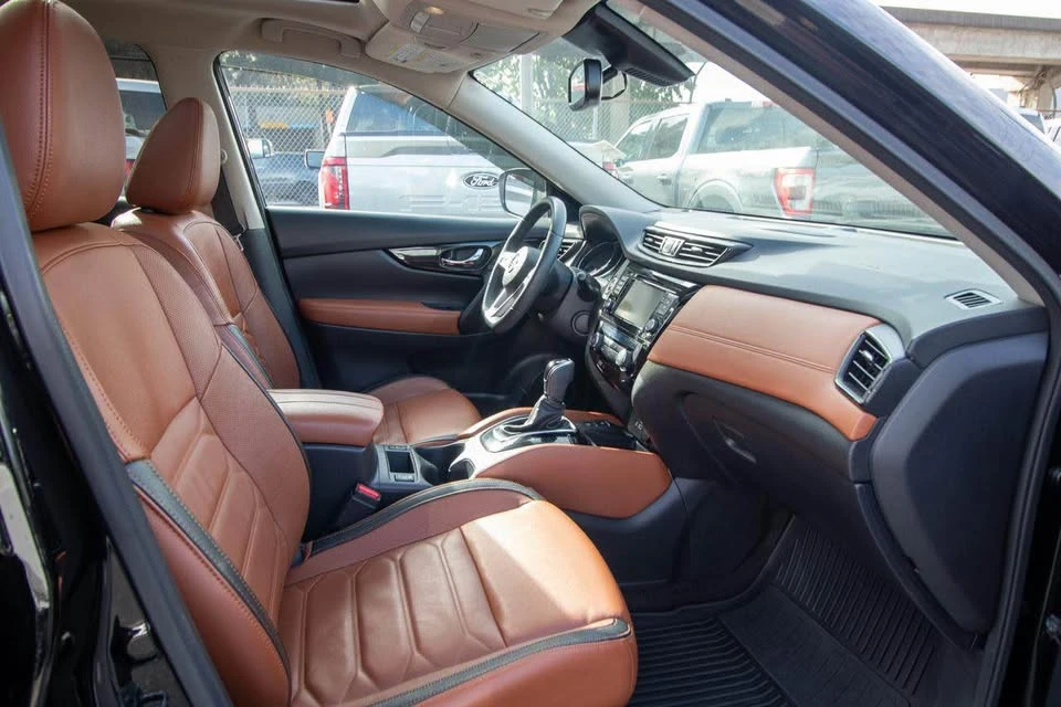 2020 Nissan Rogue - Image 13 of 17
