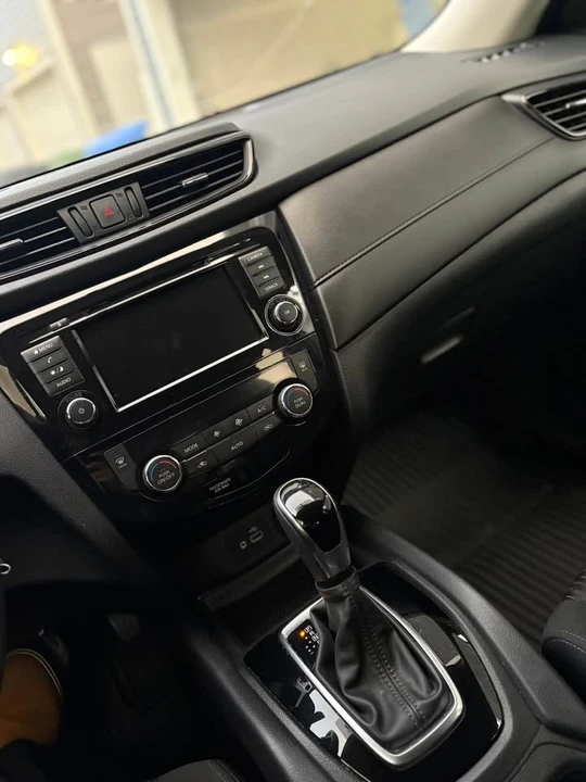 2020 Nissan Rogue - Image 9 of 11