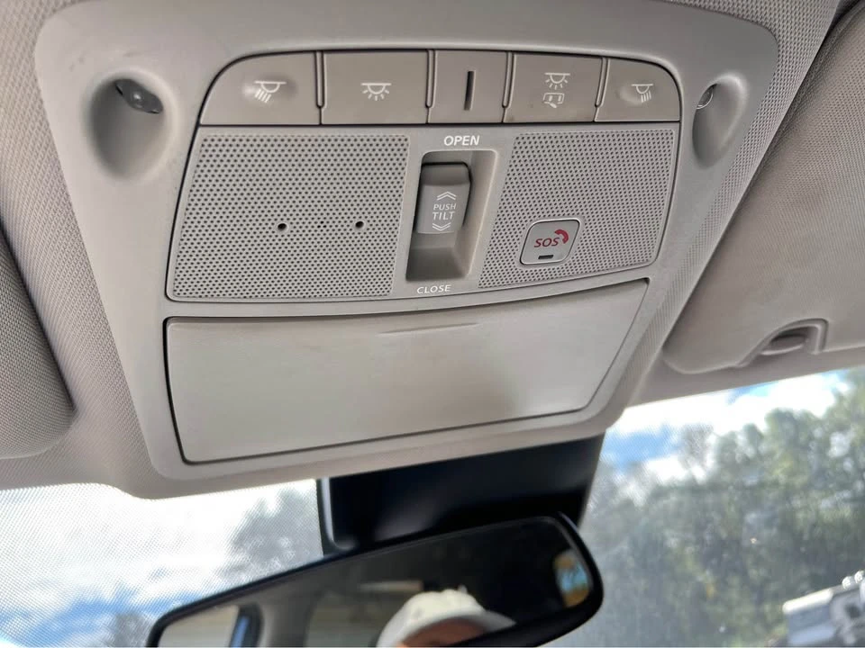 2020 Nissan Rogue - Image 15 of 20