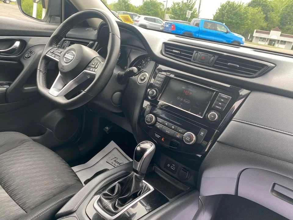 2020 Nissan Rogue - Image 18 of 20