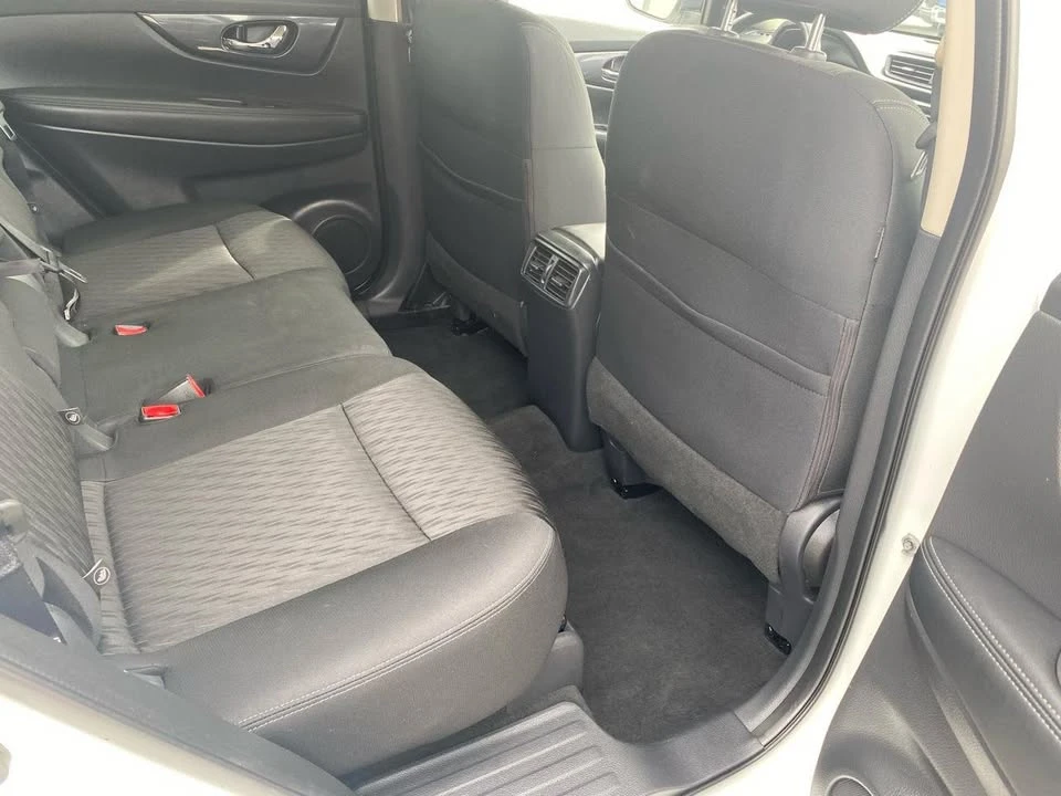 2020 Nissan Rogue - Image 15 of 20