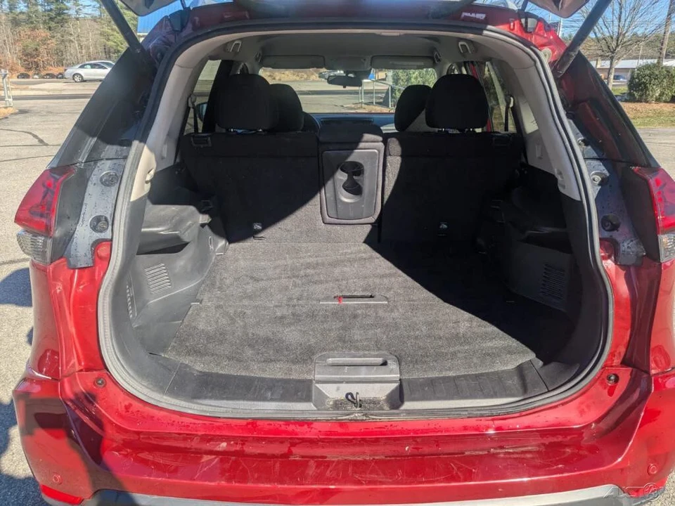 2020 Nissan Rogue - Image 10 of 12