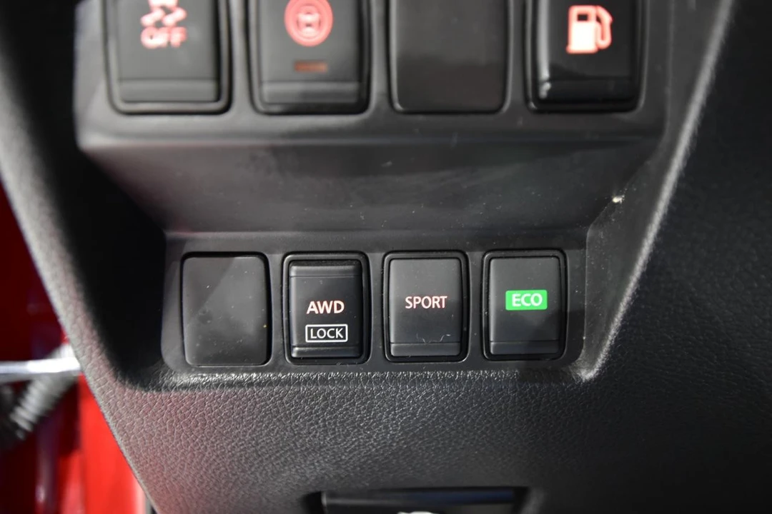 2020 Nissan Rogue - Image 16 of 21