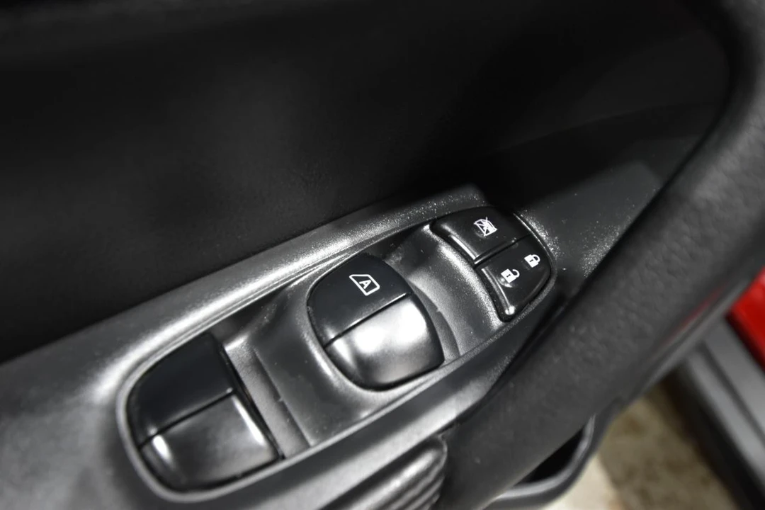 2020 Nissan Rogue - Image 13 of 21