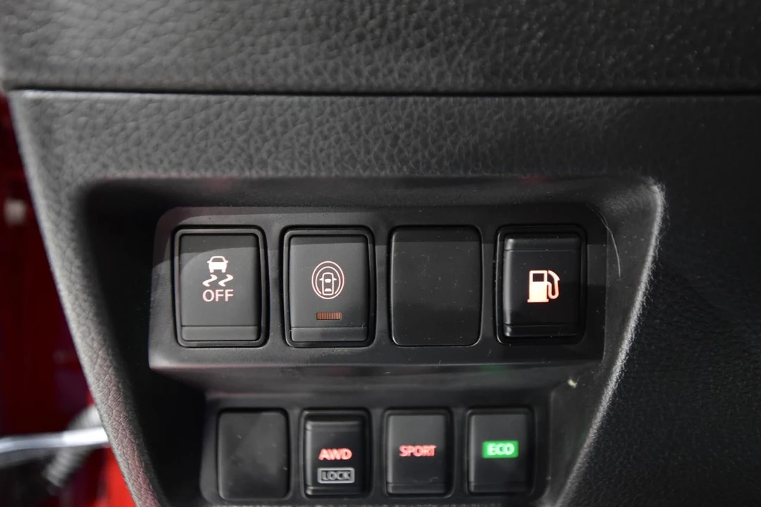 2020 Nissan Rogue - Image 15 of 21