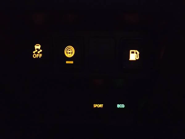 2020 Nissan Rogue - Image 15 of 19