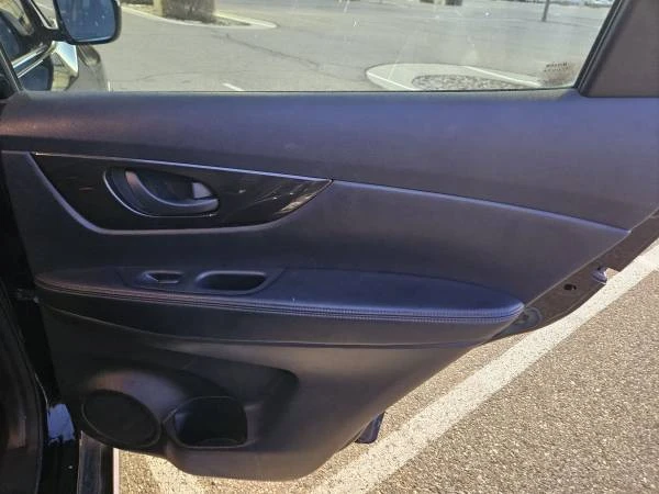 2020 Nissan Rogue - Image 11 of 19