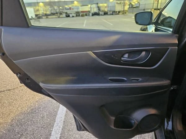 2020 Nissan Rogue - Image 8 of 19