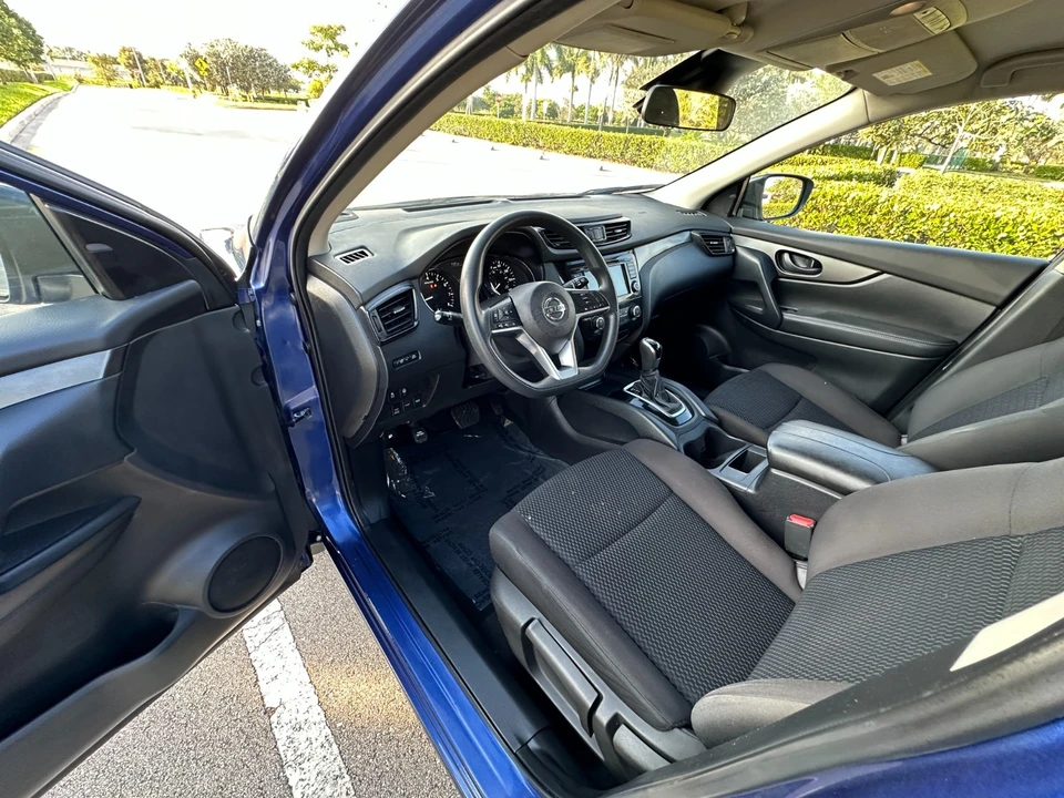 2020 Nissan Rogue - Image 16 of 21