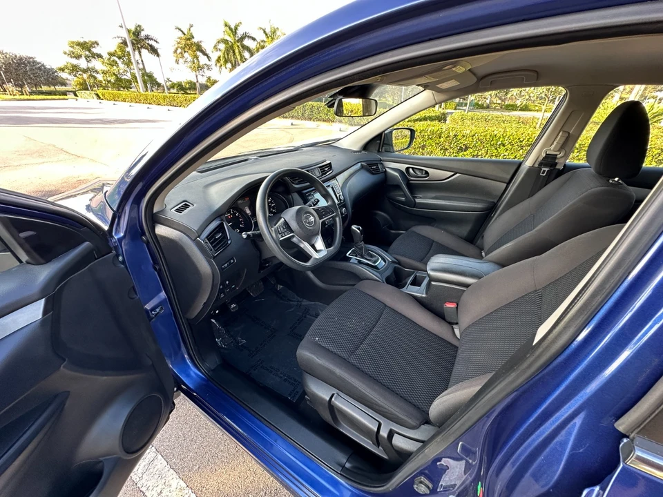 2020 Nissan Rogue - Image 15 of 21