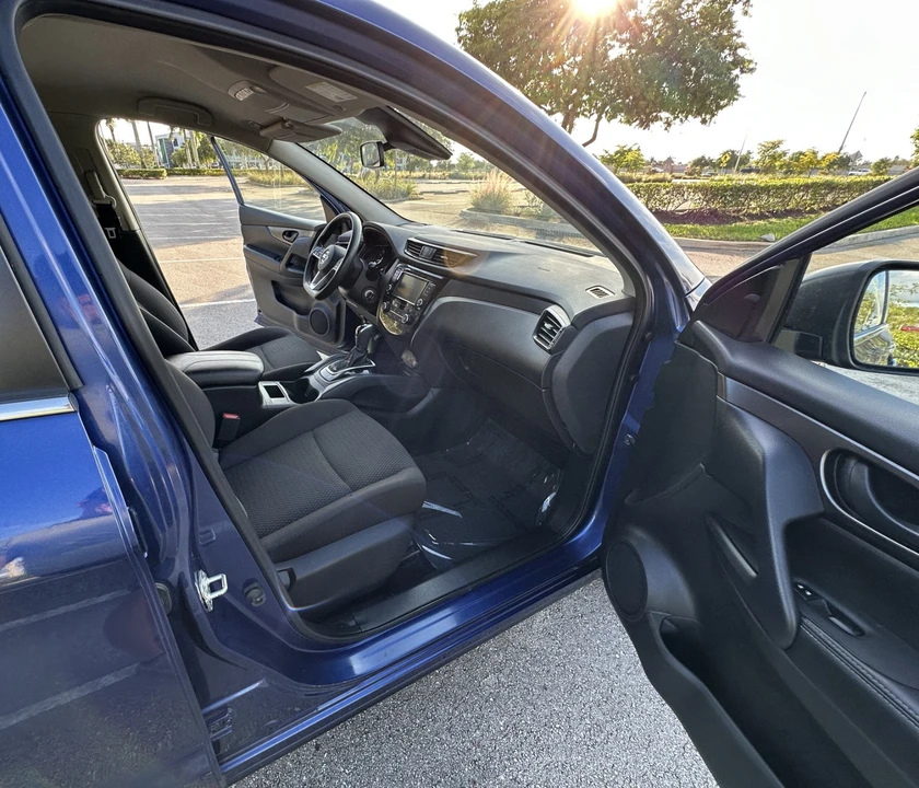 2020 Nissan Rogue - Image 19 of 21