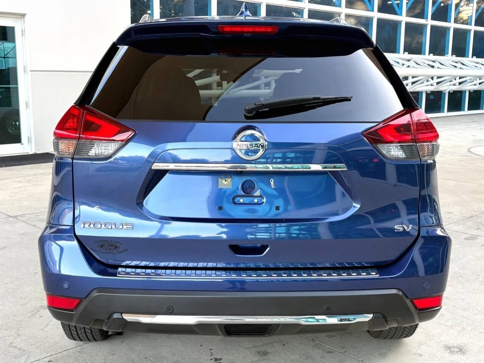 2020 Nissan Rogue - Image 7 of 31