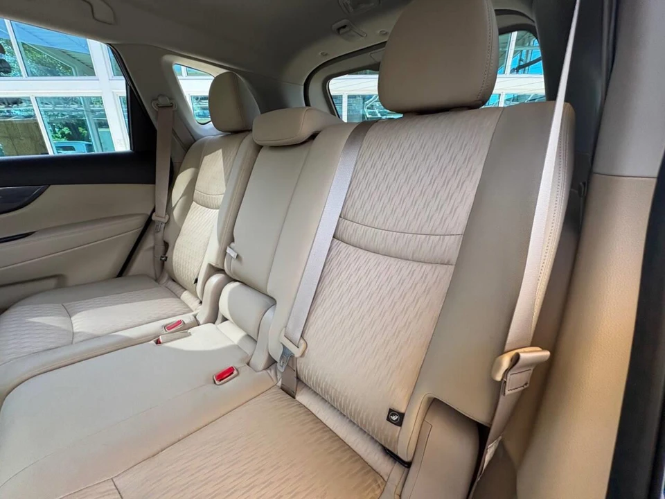2020 Nissan Rogue - Image 31 of 31
