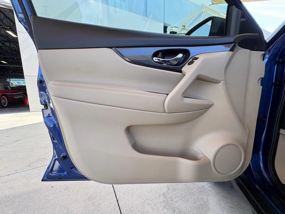 2020 Nissan Rogue - Image 22 of 31