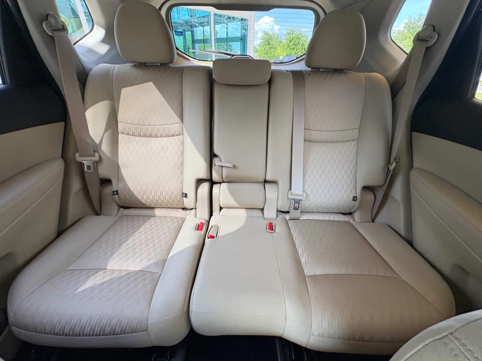 2020 Nissan Rogue - Image 26 of 31