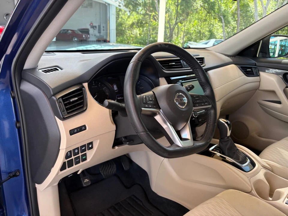 2020 Nissan Rogue - Image 23 of 31