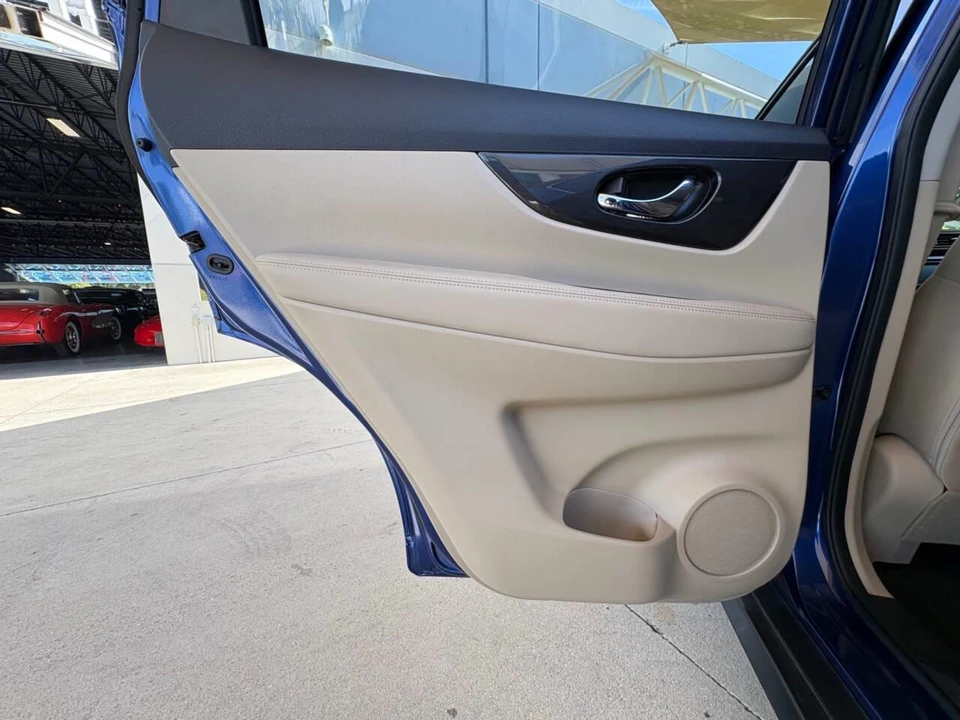 2020 Nissan Rogue - Image 29 of 31