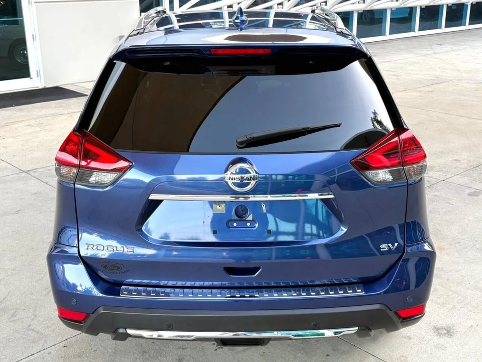 2020 Nissan Rogue - Image 8 of 31
