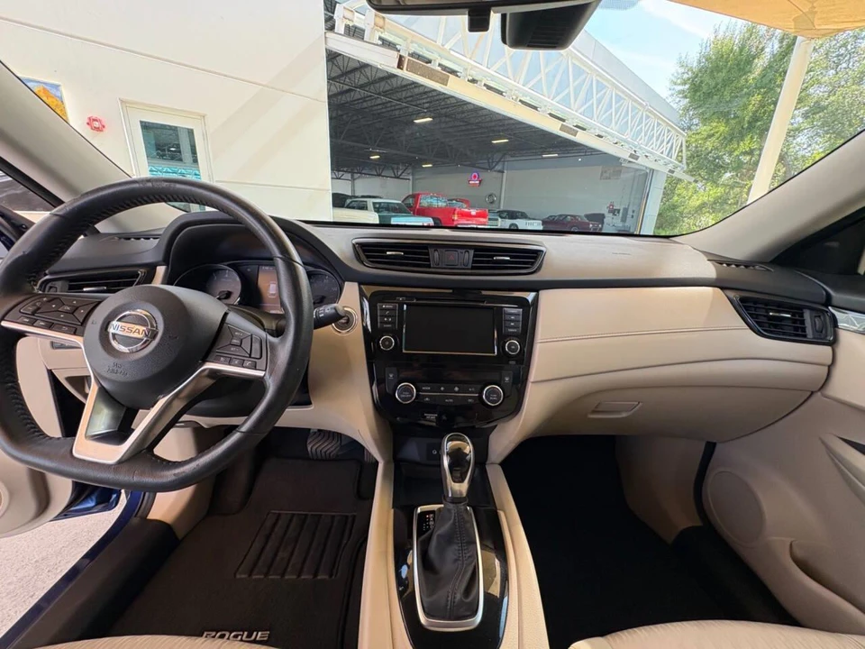 2020 Nissan Rogue - Image 27 of 31