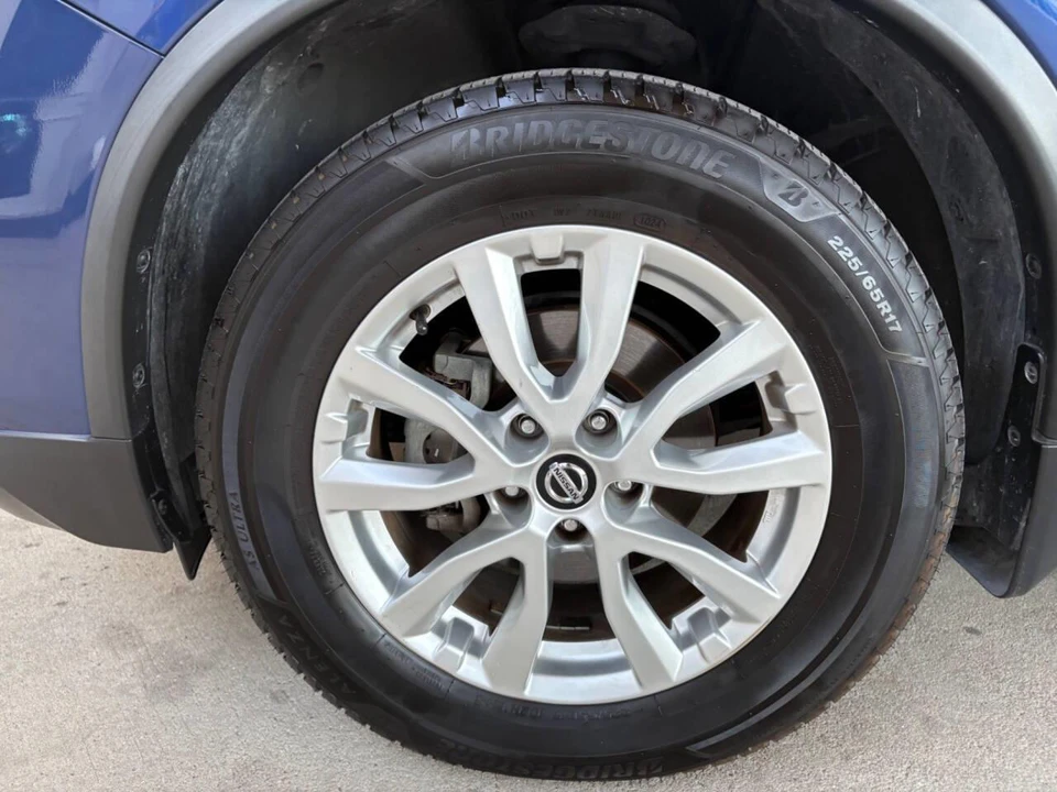 2020 Nissan Rogue - Image 21 of 31