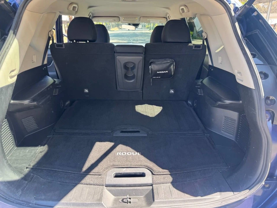 2020 Nissan Rogue - Image 11 of 15