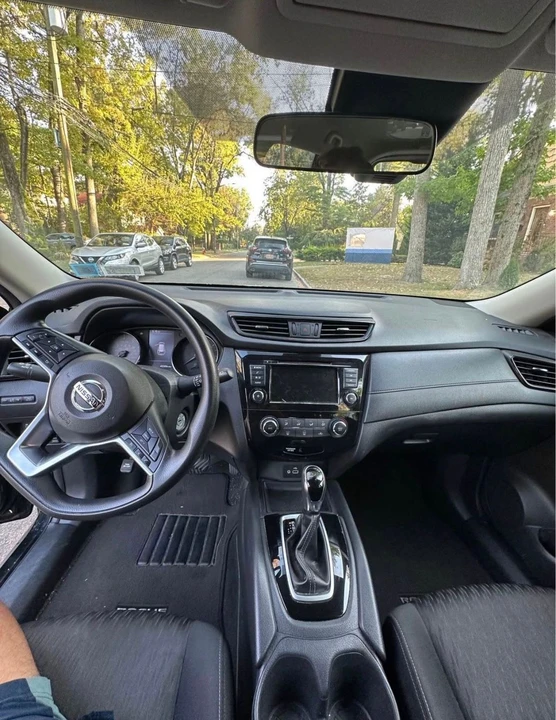 2020 Nissan Rogue - Image 5 of 6