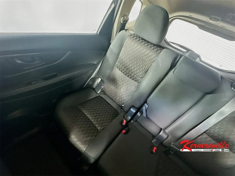 2020 Nissan Rogue - Image 12 of 21