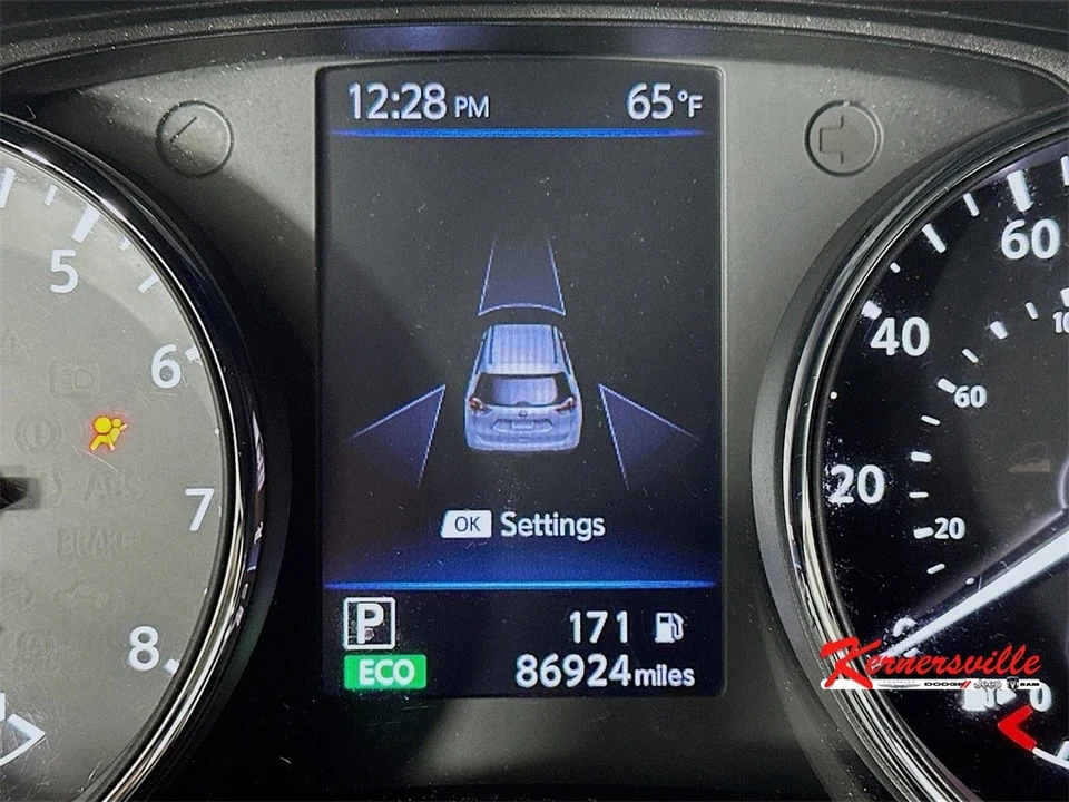 2020 Nissan Rogue - Image 15 of 21