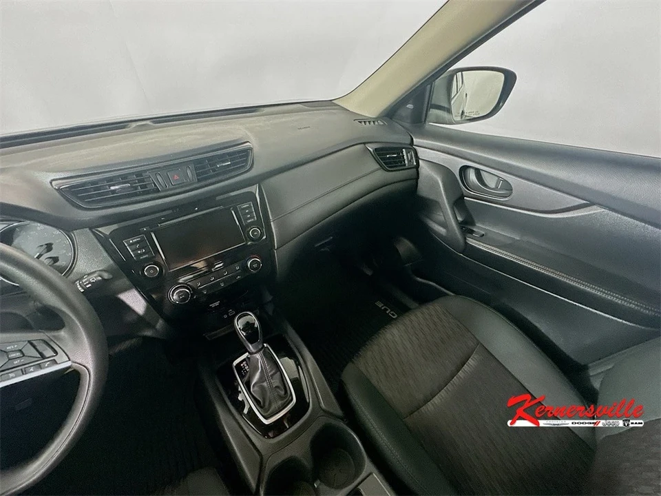 2020 Nissan Rogue - Image 11 of 12