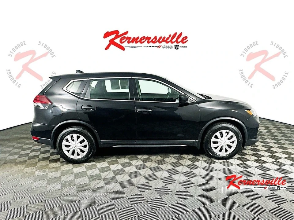 2020 Nissan Rogue - Image 8 of 12