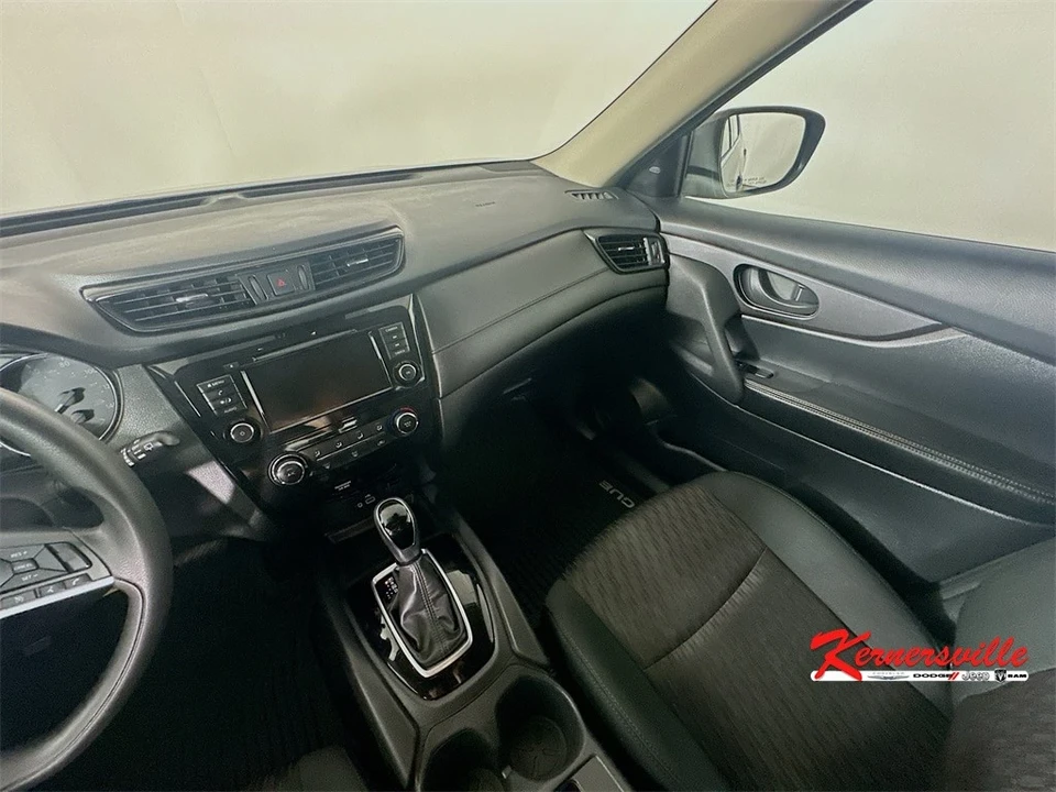 2020 Nissan Rogue - Image 11 of 12