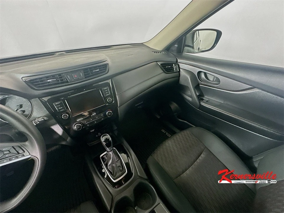 2020 Nissan Rogue - Image 11 of 21