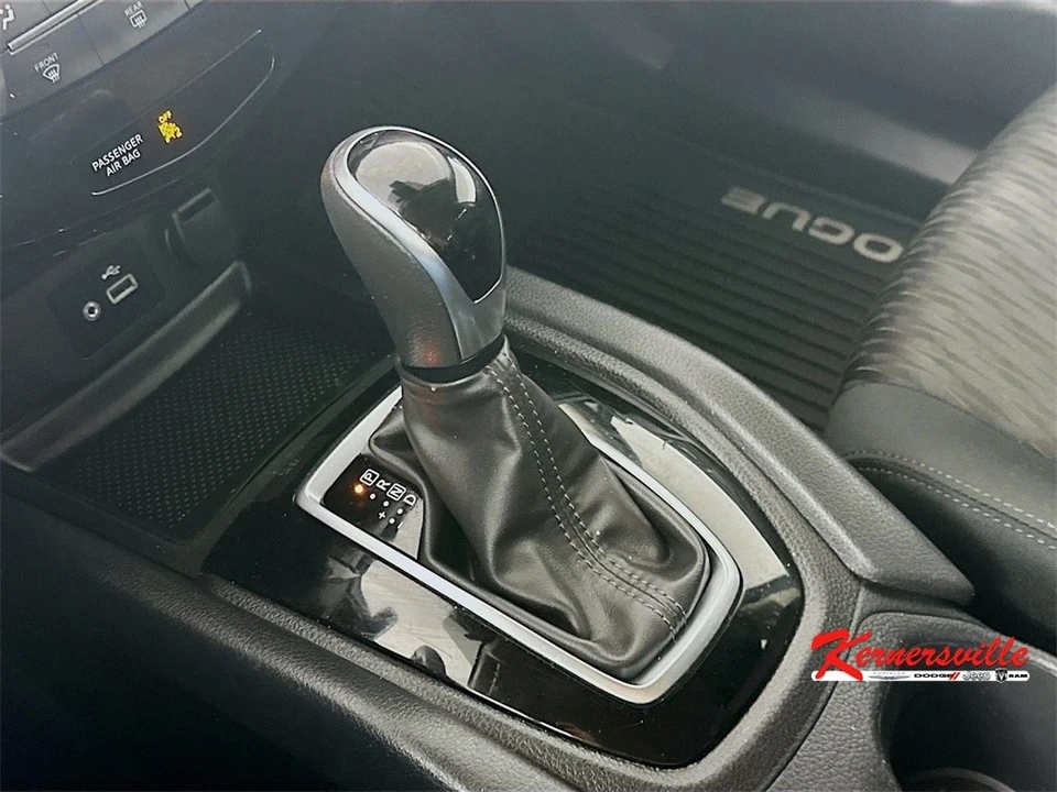 2020 Nissan Rogue - Image 16 of 21