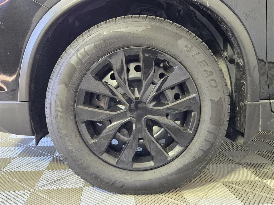 2020 Nissan Rogue - Image 5 of 12