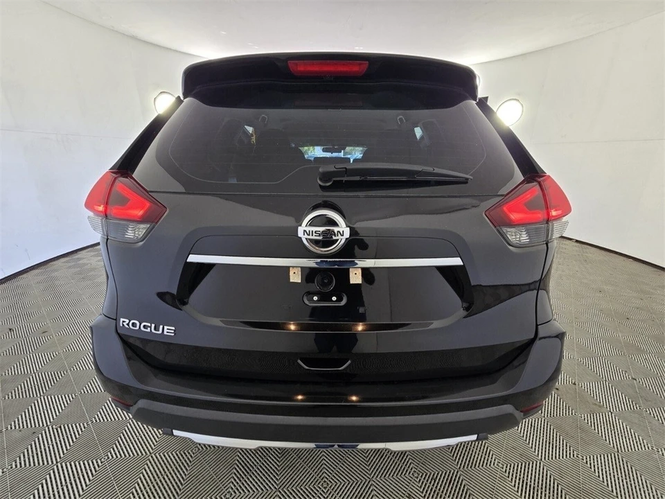 2020 Nissan Rogue - Image 10 of 12