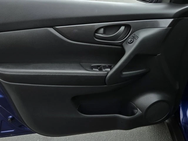 2020 Nissan Rogue - Image 9 of 12