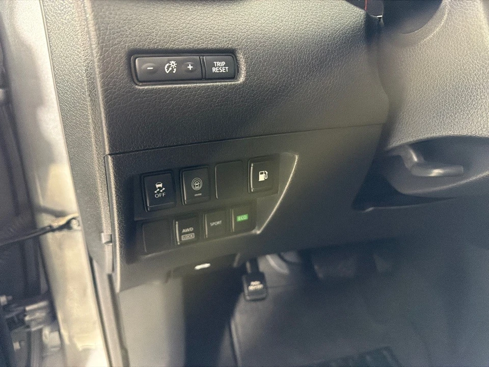 2020 Nissan Rogue - Image 13 of 21