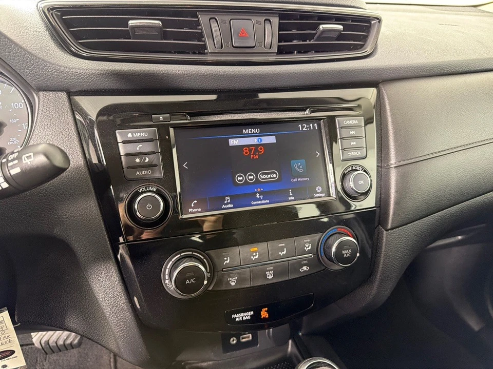 2020 Nissan Rogue - Image 15 of 21
