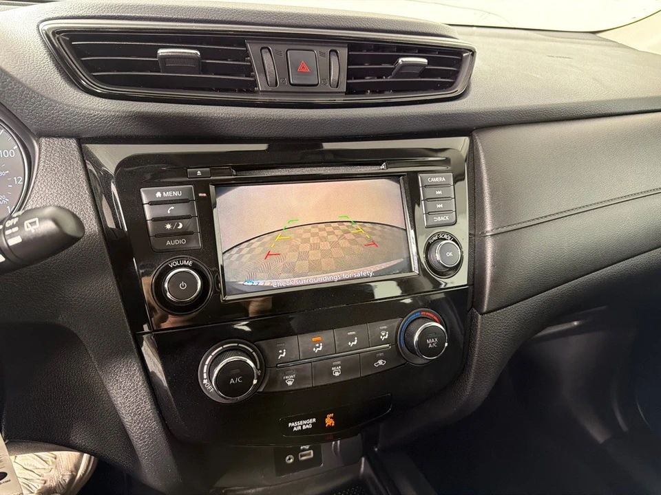 2020 Nissan Rogue - Image 16 of 21