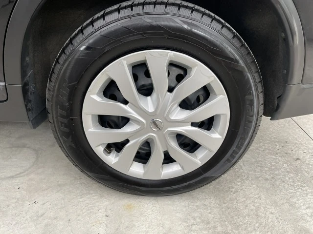 2020 Nissan Rogue - Image 18 of 21
