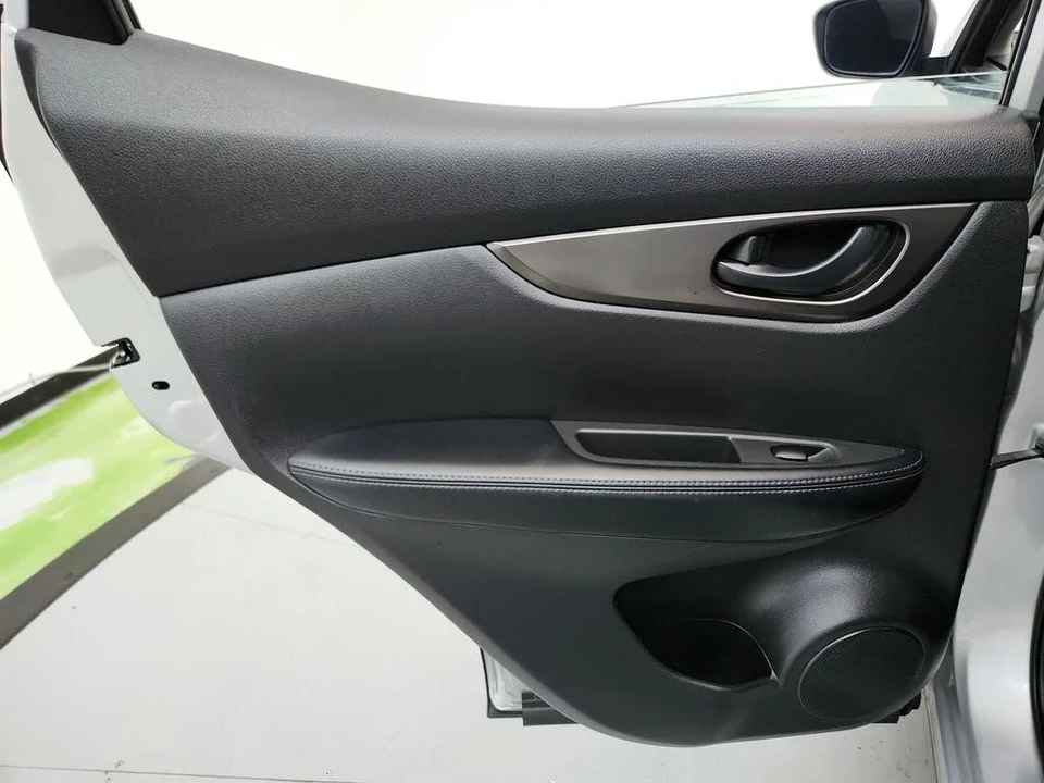 2020 Nissan Rogue - Image 19 of 21