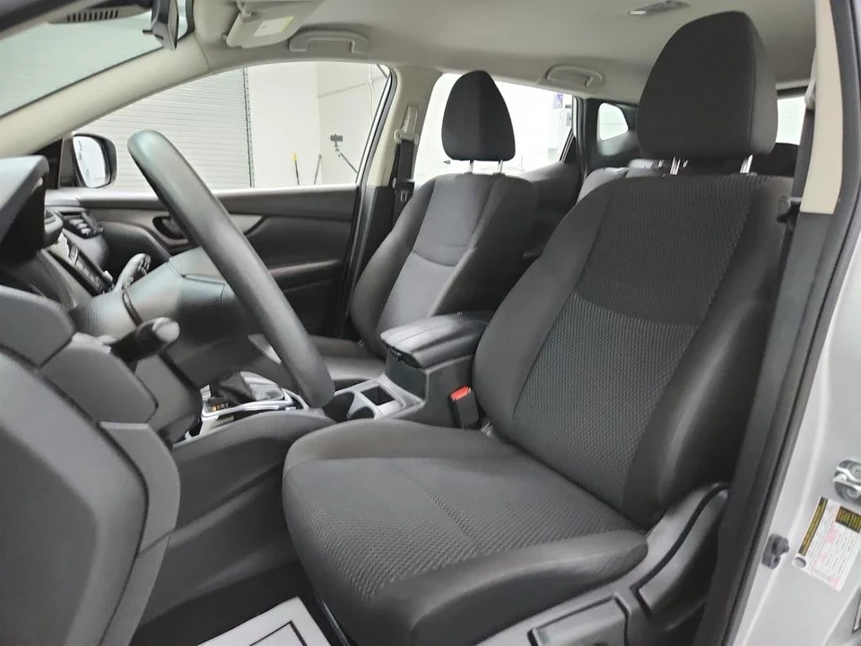 2020 Nissan Rogue - Image 12 of 21