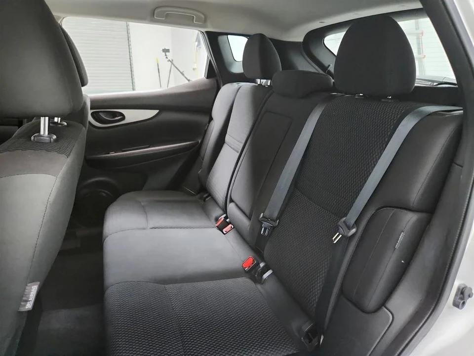 2020 Nissan Rogue - Image 18 of 21