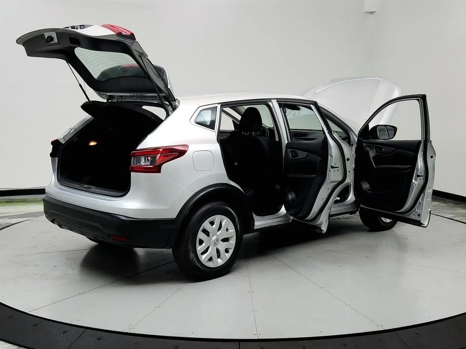 2020 Nissan Rogue - Image 10 of 21