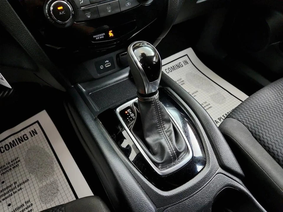 2020 Nissan Rogue - Image 15 of 21
