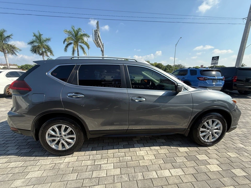 2020 Nissan Rogue - Image 9 of 21