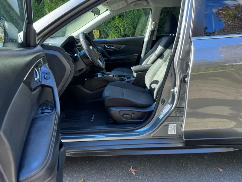 2020 Nissan Rogue - Image 10 of 12