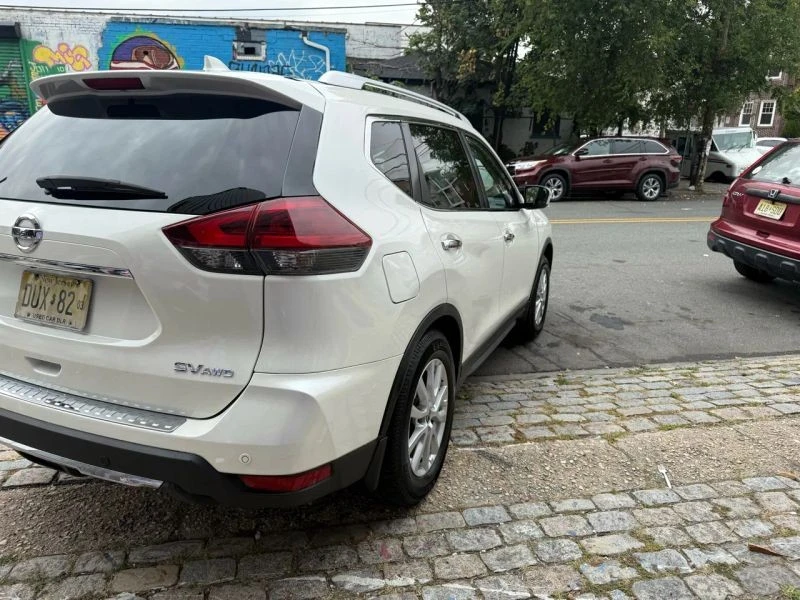 2020 Nissan Rogue - Image 5 of 12